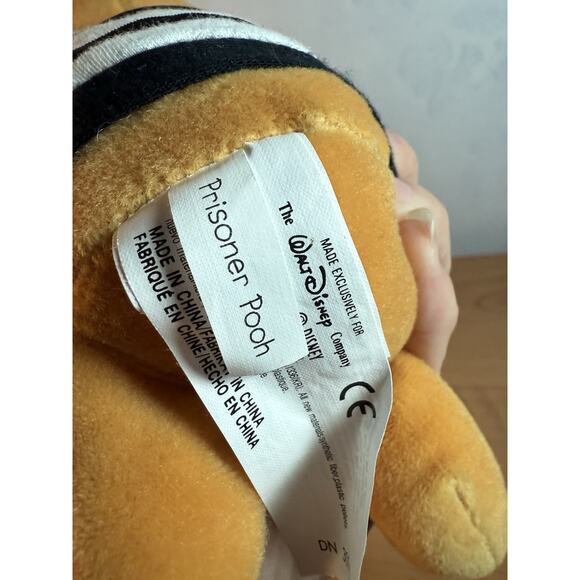 Disney Store Winnie the Pooh Prisoner of Love 8" Plush Valentines Day NWT - Picture 9 of 10